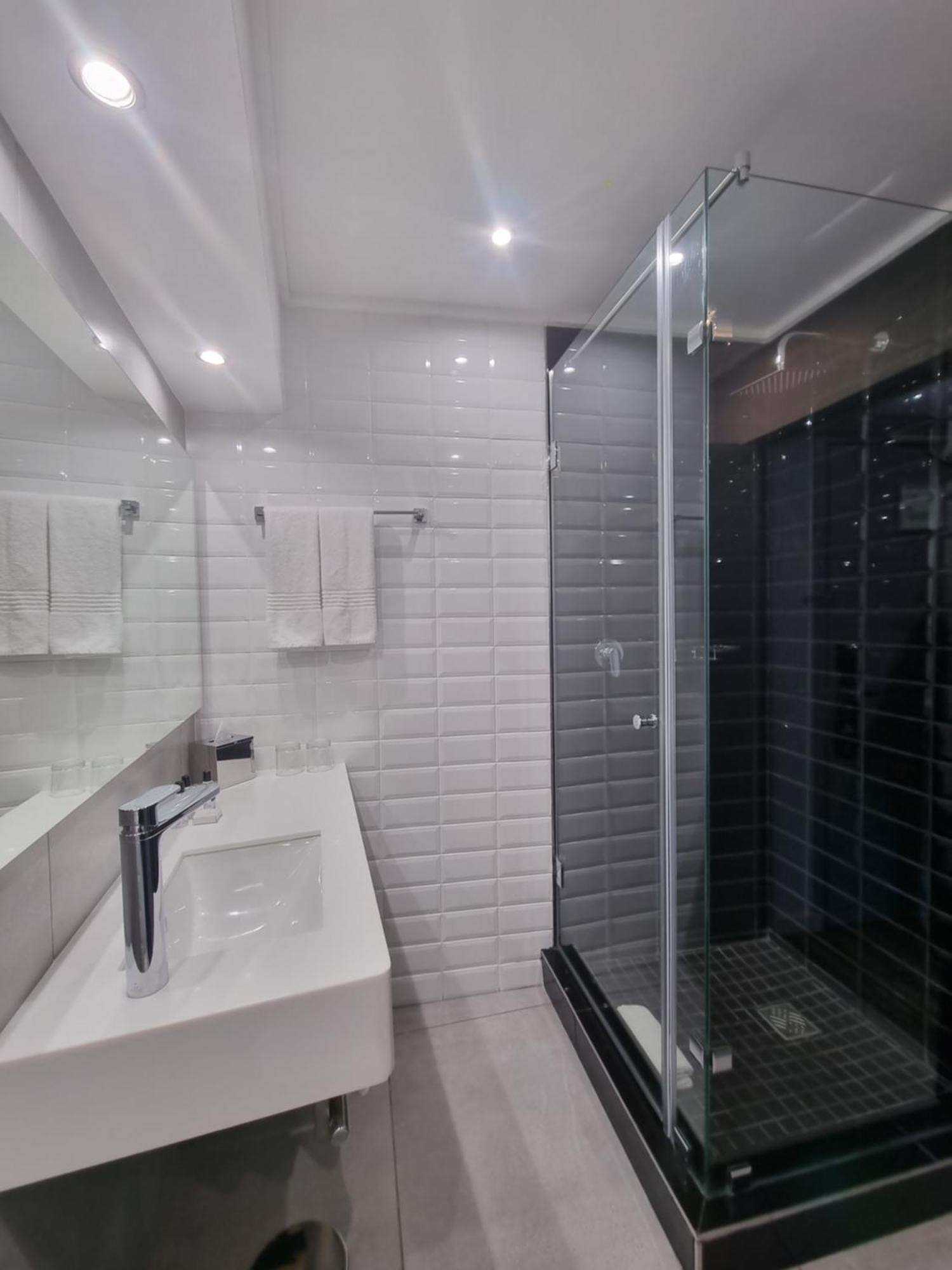 Onomo Hotel Johannesburg Сандтън Екстериор снимка