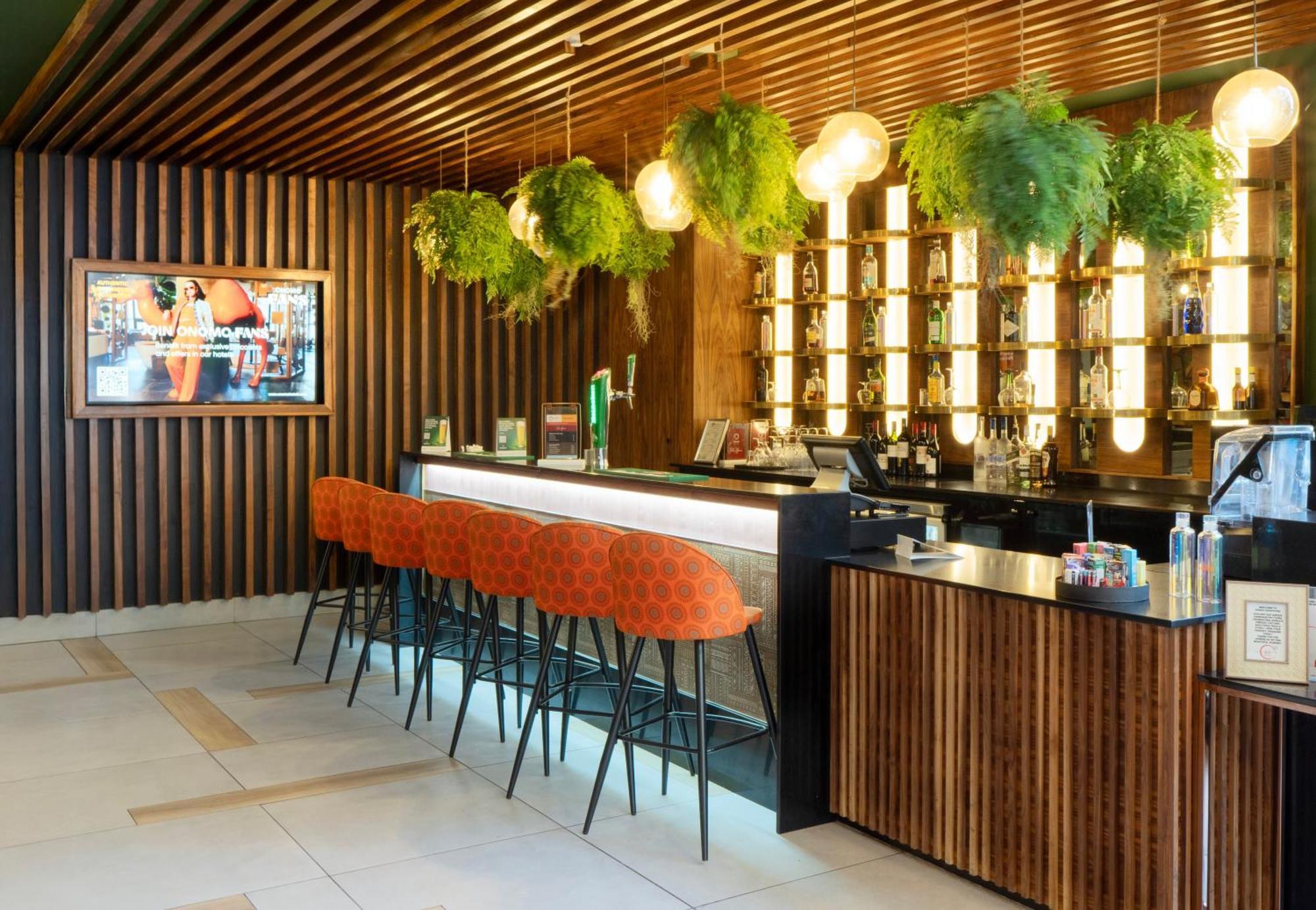 Onomo Hotel Johannesburg Сандтън Екстериор снимка