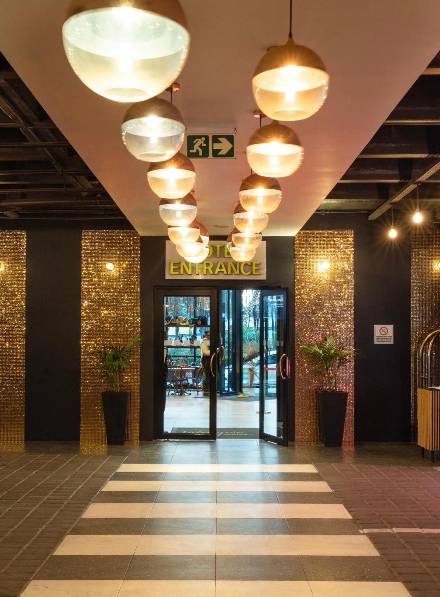 Onomo Hotel Johannesburg Сандтън Екстериор снимка