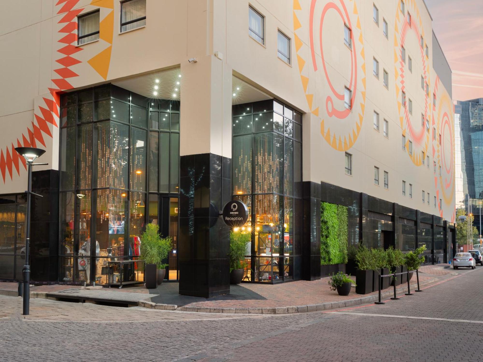 Onomo Hotel Johannesburg Сандтън Екстериор снимка