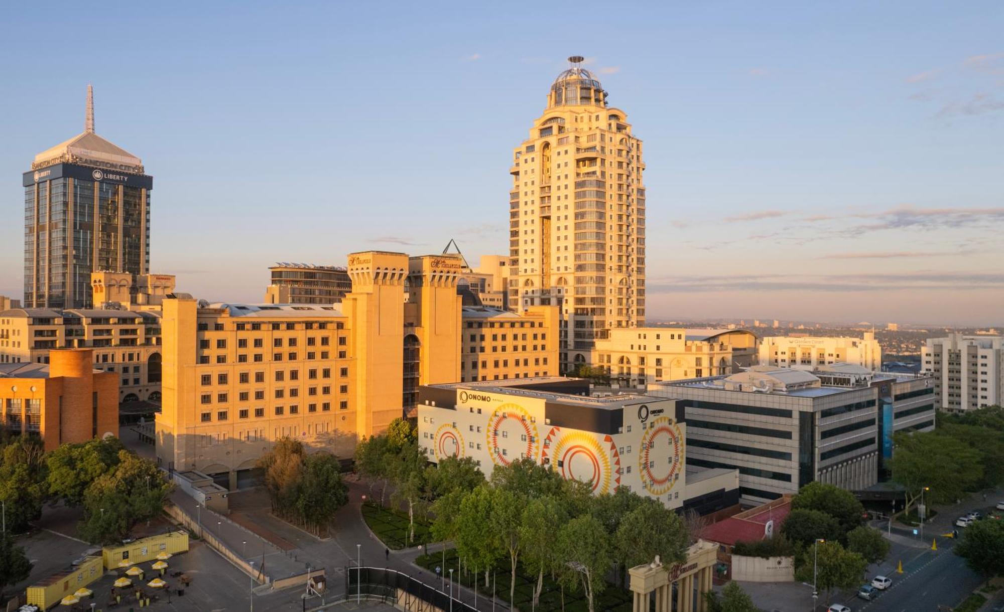Onomo Hotel Johannesburg Сандтън Екстериор снимка